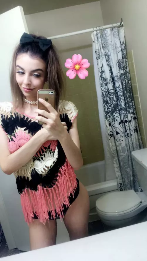 Selling nudes, long videos (sextapes, fingering, dildo), sexting sessions, gfe...hit me up on Kik or Snap @missofiac 😋 by sofiaa_c