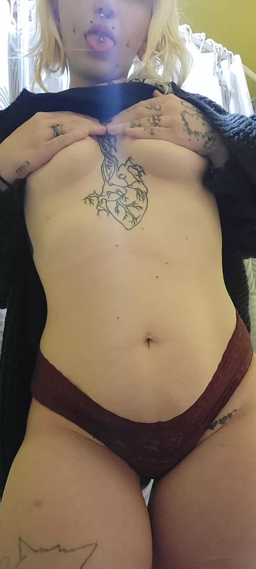 [Selling] 🍄 OF 75% off ($5)@kkitten • Dropbox • snap • MV/Fansly @waifuxkitten • etc. I can verify. Kik/ telegram satanskitten9 by waifuxkitten