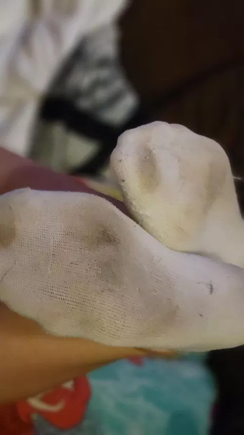 [Selling] Tell me how bad you want to smell these dirty feet! by brattyblondeblunts