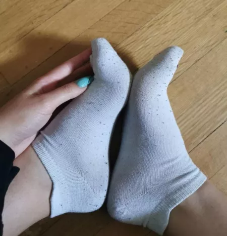 [selling] University student selling my smelly sweaty gym socks 😏 48 hour wear including 2 workouts $20 CAD plus shipping ($15 USD) by skiimaskgirl