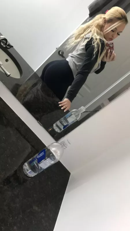 [Selling] Who wants to cum🤗 I'll make your weekend special😘💦💦 📸🌟 Live Photos 🎥 🌟Videos 💋 Sexting 💏 GFE [F]ree dick rating DM me here or at [Kik]@Elisse967 by ElisseEvans