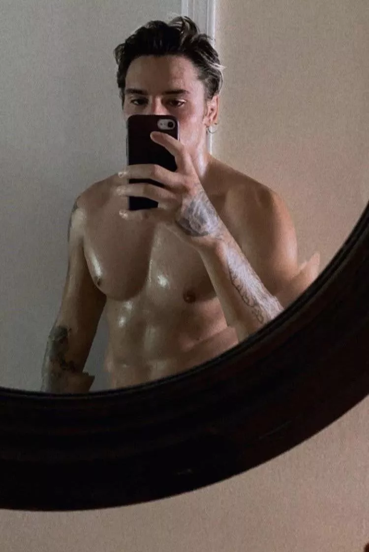 Sending full body nudes to everyone that upvotes this⬆️💦 posted by DaddysNSFW