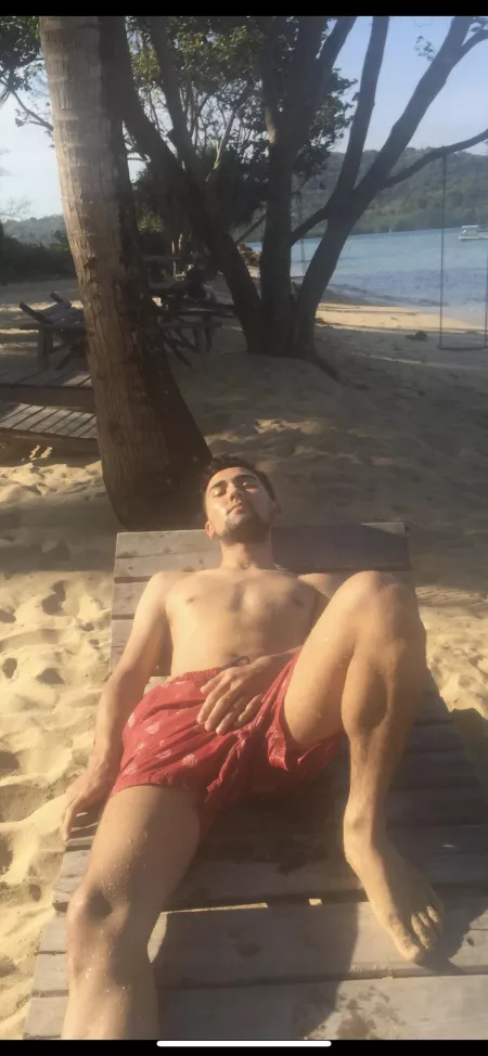 Sending good vibes from the beach to my gay bros ❤️ by Rusma99