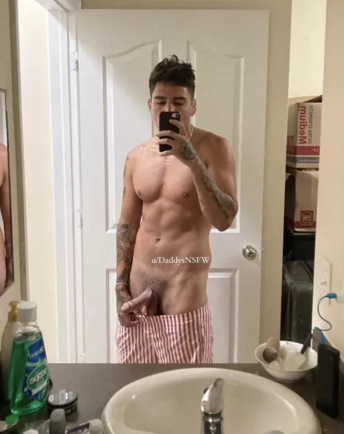 Sending nudes to everyone that upvotes this 💦⬆️ by DaddysNSFW