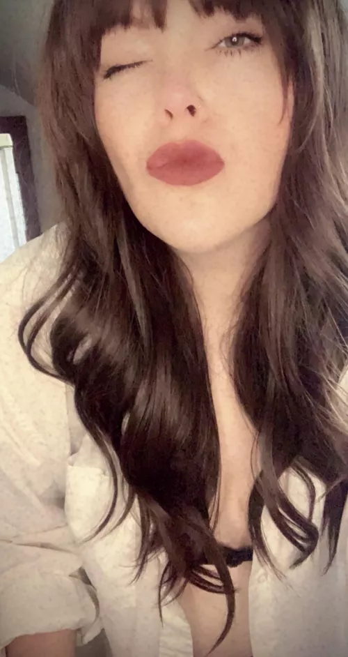 Sending you all some kisses on a gloomy Tuesday 🖤 by Elemenop1