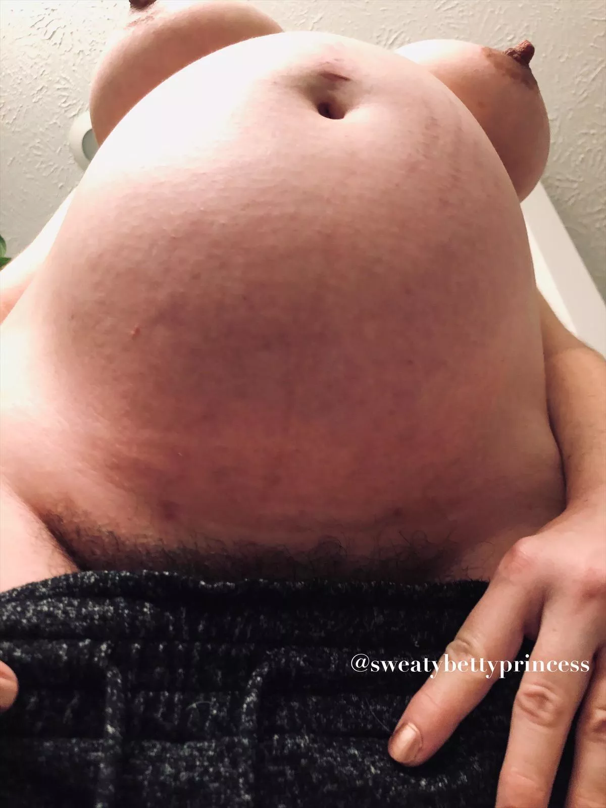 Serious underboob if you like bellies :) posted by sweatybettyprincess