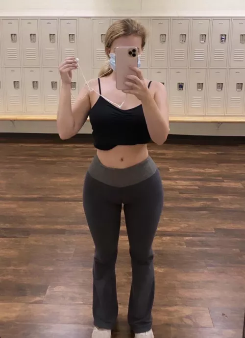 Serving body 😋 by realprettyangel