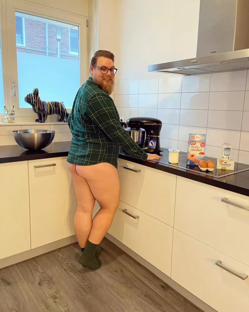 Serving some cake, who wants a piece!?🍑😛 posted by KrissieJenner