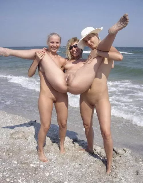 Serving Their Friend Up posted by BoofLover