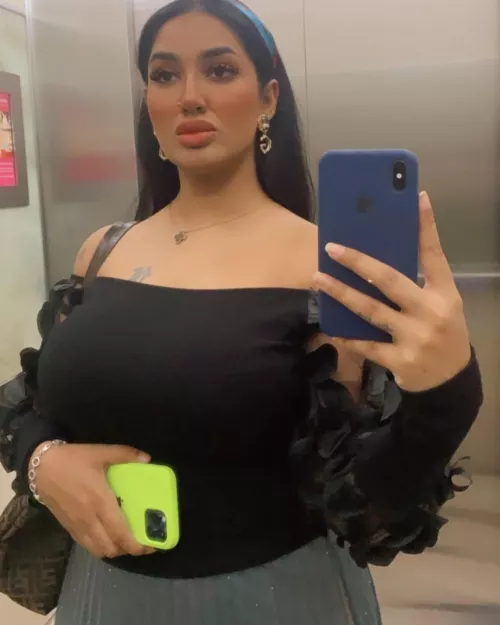 Sexy beautiful NRI snapchat girl 2 Videos + pics 😘🔥💦 link in comment ⬇️ by Independent-Pea-6462