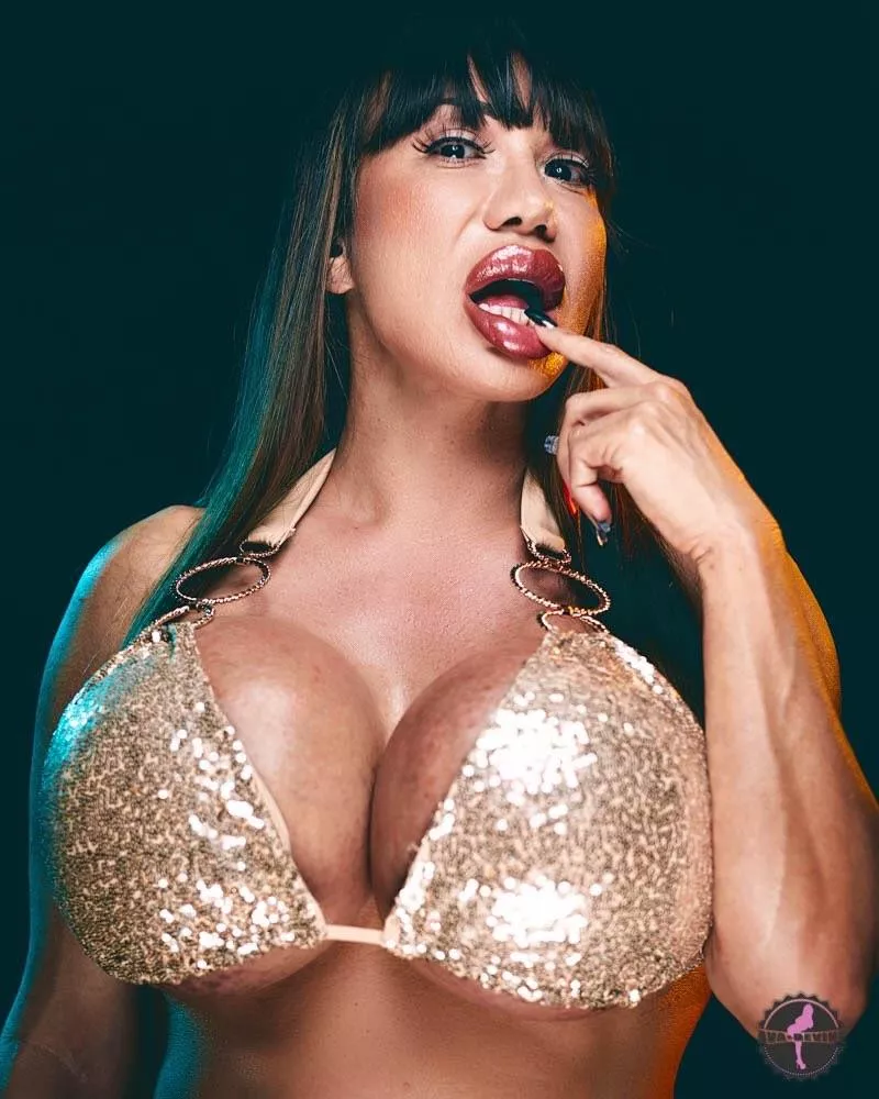 Sexy Bikini posted by wastemonkey