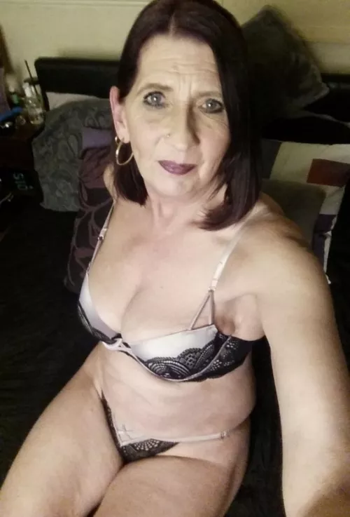 Sexy gilf by Kyle_Singer