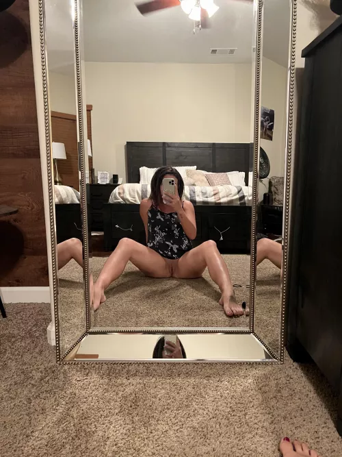 Sexy MILF bored and horny on this Sunday funday evening, cum play with me…. FREE trial link in comments by Averyskye90