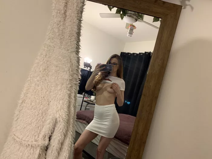 Sexy nerd 👓 posted by darude_69