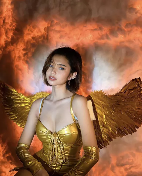 Sexy phoenix by NickelFormation