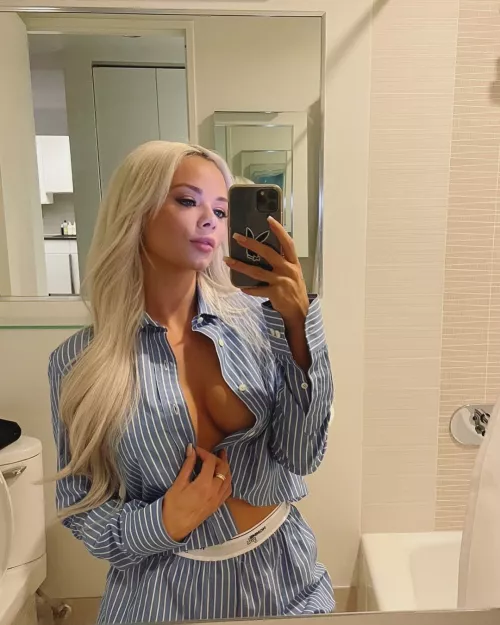 Sexy Side Boob by TaylorSwiftIsSexy