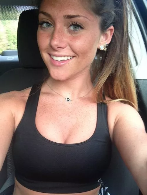 Sexy Sunday frekas f43 ??? by polevaulthire