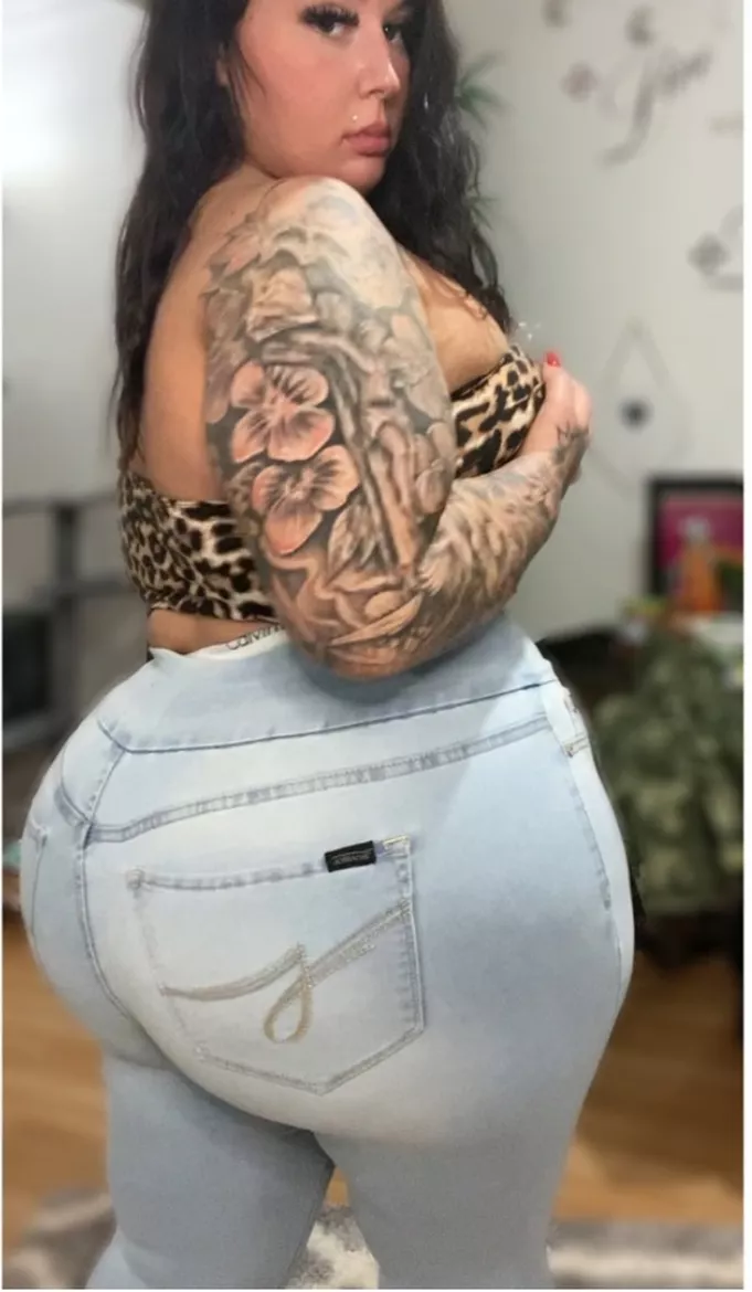 Sexy tatted with Jean's posted by [deleted]
