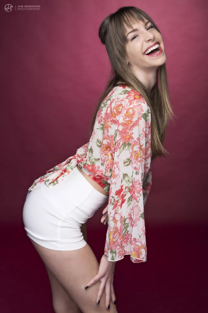 Sexy Wearing White Shorts posted by TaylorSwiftIsSexy