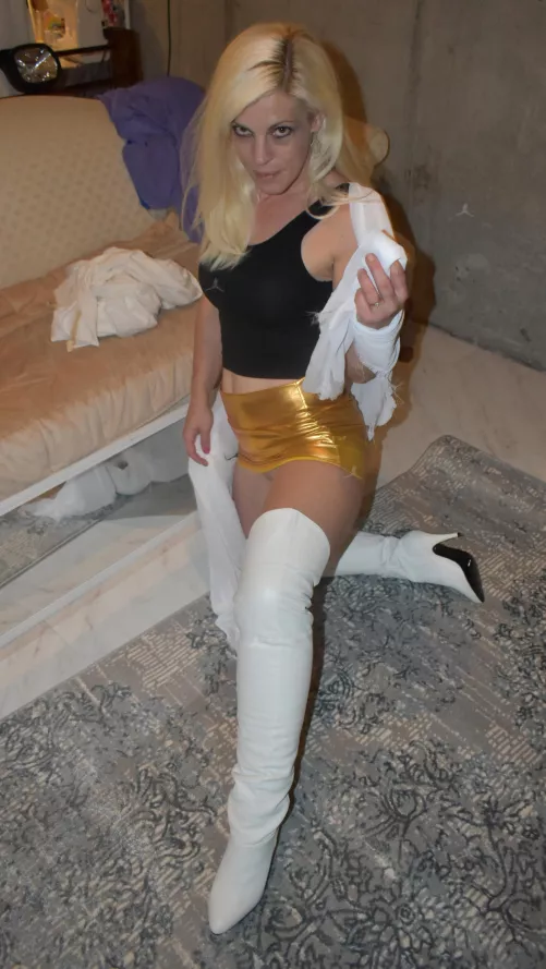 SexyLadyInThighHighBoots, 39f by RaveNEsq69