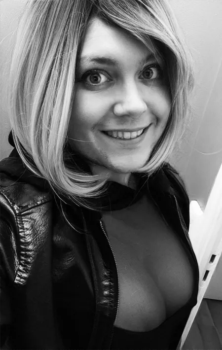 SFW back and white picture by aexiale