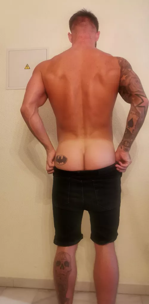 Shame there's no naked beach around here 👀 by Lewis_likes_fitness