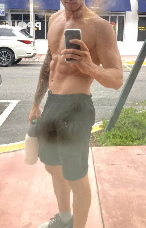 Shape check after Friday cardio. Don’t skip yours. Xoxo (m) by nachingun