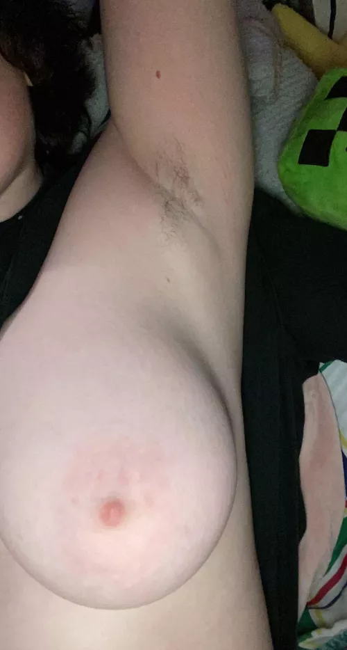 Shaved or unshaven? (Dms open) by vampfeet