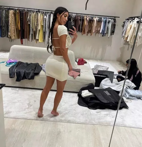 she can fart on my face i would sniff by No-Sale-3238