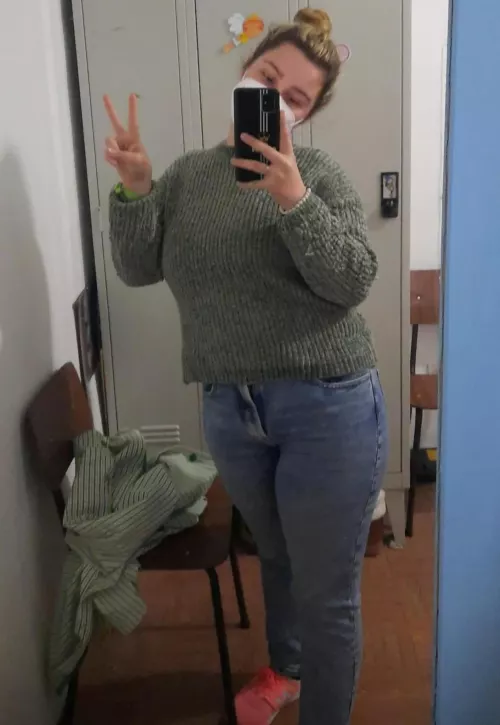 She can't hide by Bobbyloveboobss