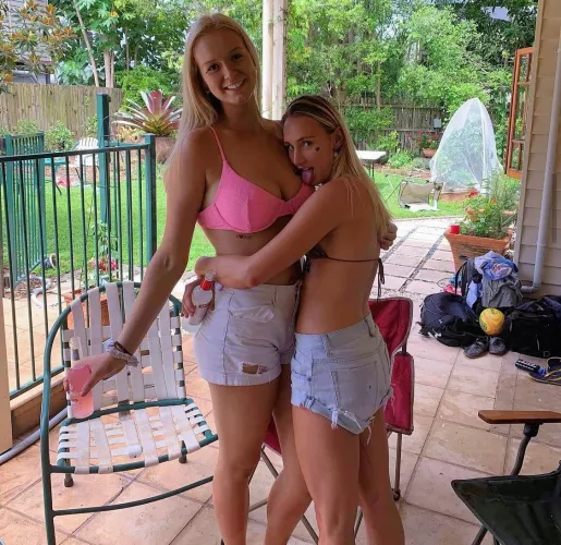 She can't resist.. by Boophone78