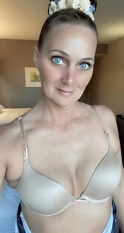 She couldn't wait to show it off posted by Existing_Tonight6677