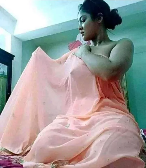 She does not know how to wear it by Huddlestone