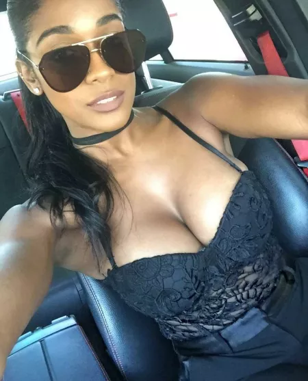 She drives by roundevist