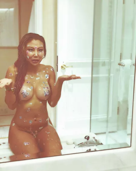 She gets all the stickers by sexlineblingg