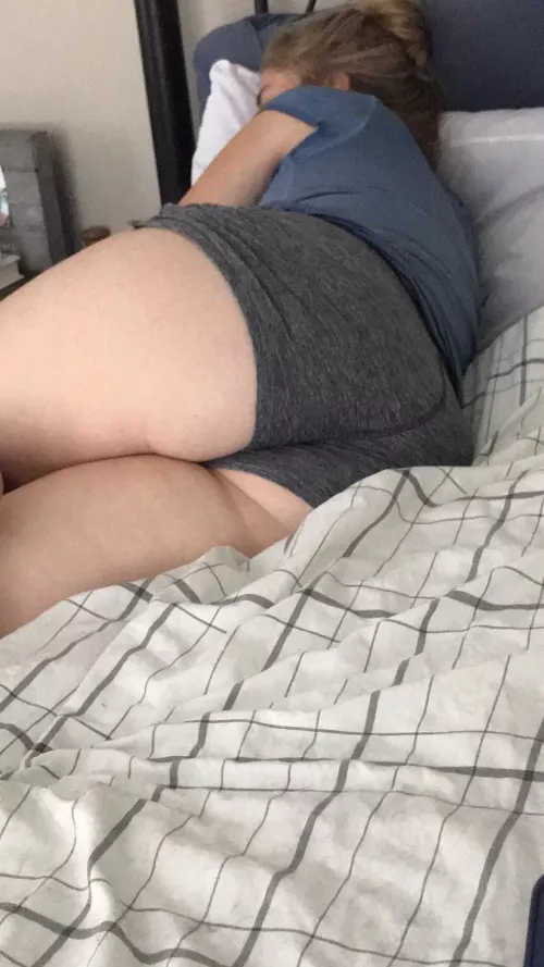 She hates wearing shorts but she shouldn’t by newb86732