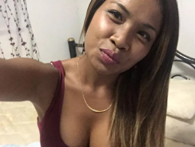 She is fucking hot. Someone know her? by Aware-Pie2401