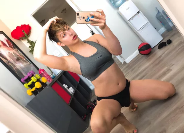 She is sexy no matter what her hair is like!!! 😍😍 by elhan310