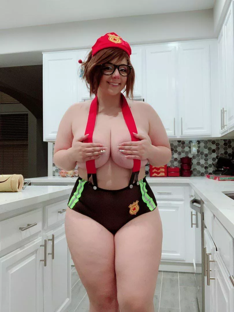 She is so hot. Those curves are unbelieveable posted by MrBigKingD