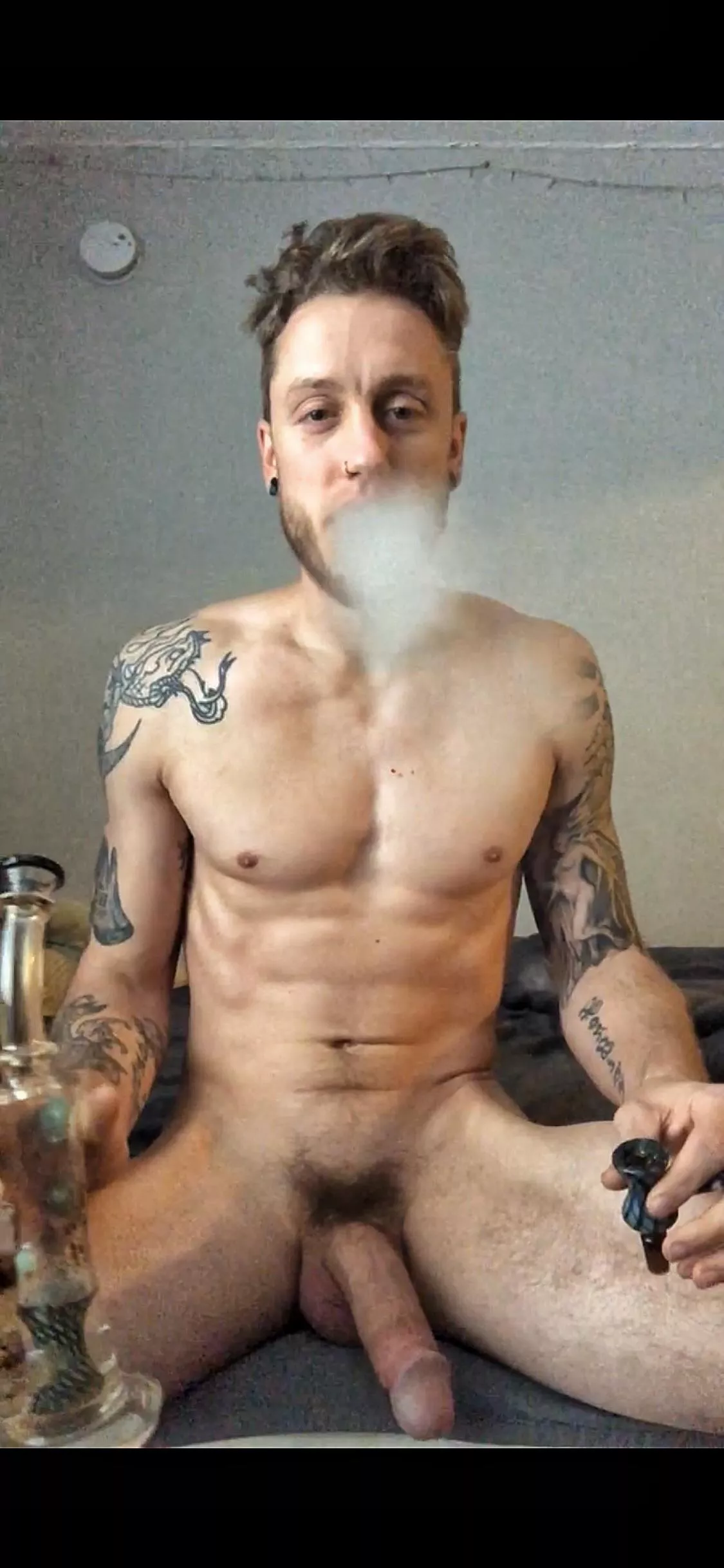 She just wanna smoke & fuck😈 posted by CarterrB