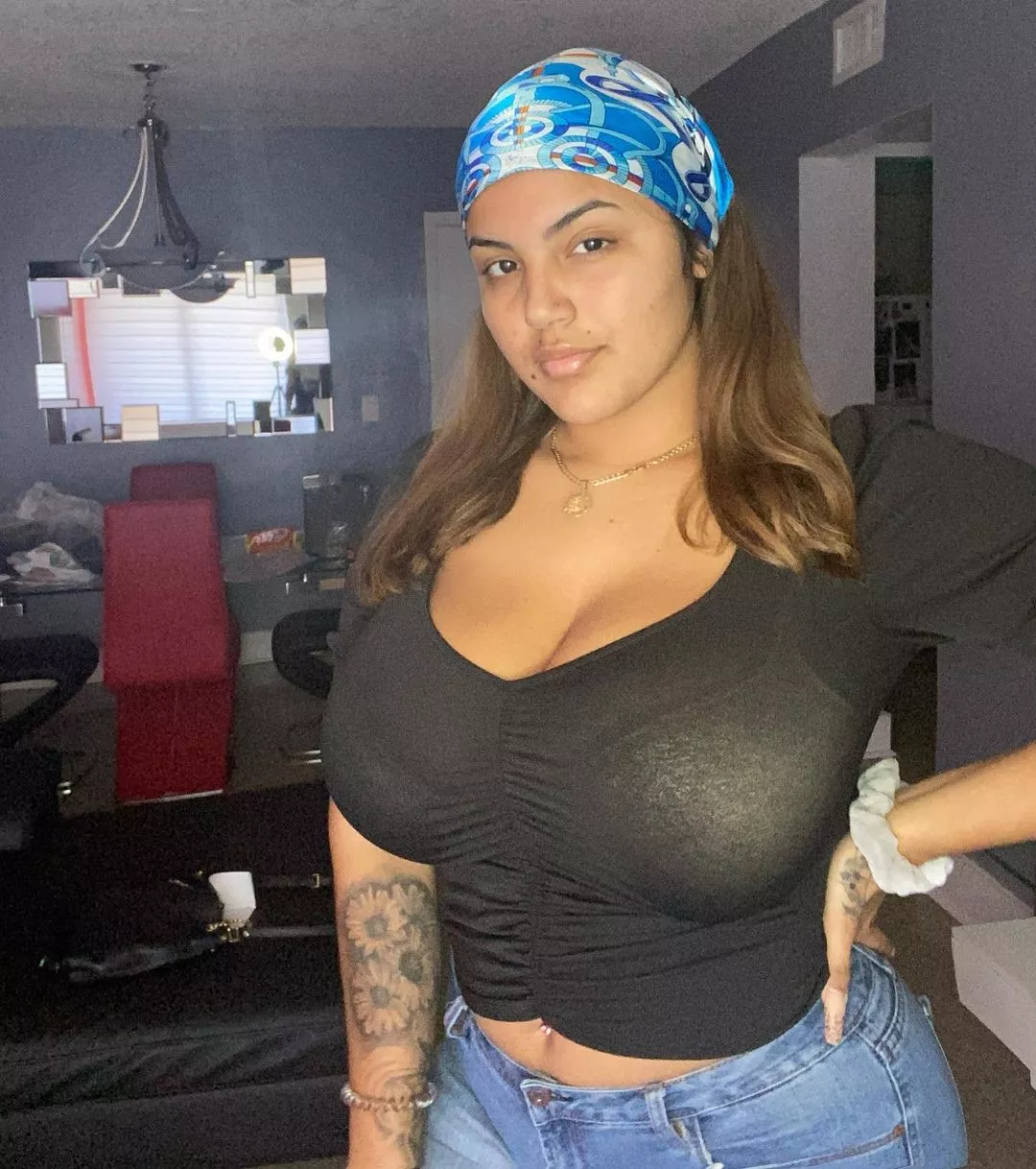 She knows what's going on posted by snackesmcgee