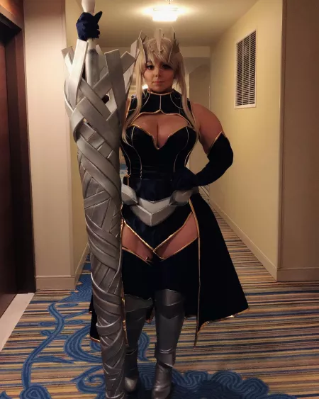 She looks amazing in this cosplay 👀 by kistengeist