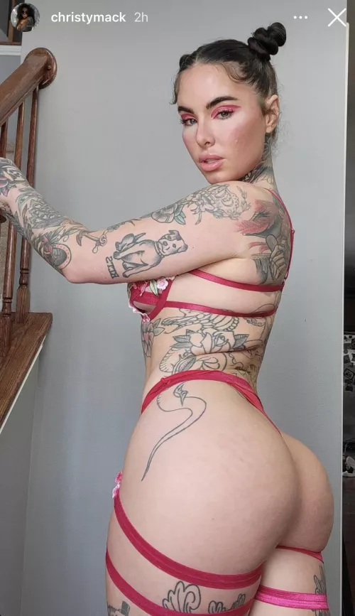 She looks good in red by JimMan10