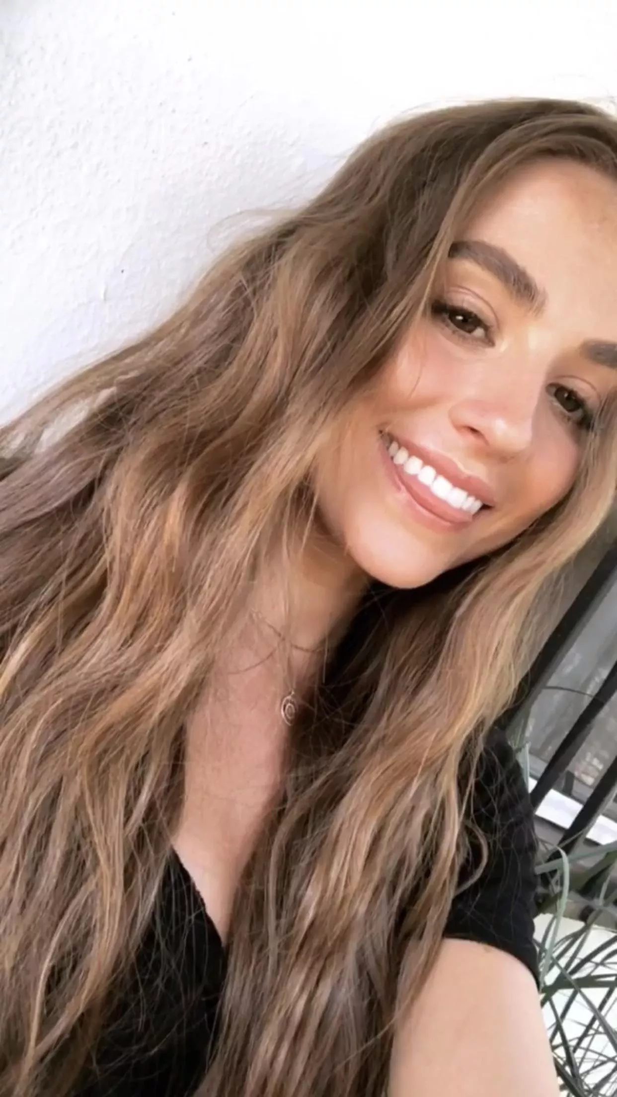 She looks like Sommer Ray! posted by bentlicenseplate00