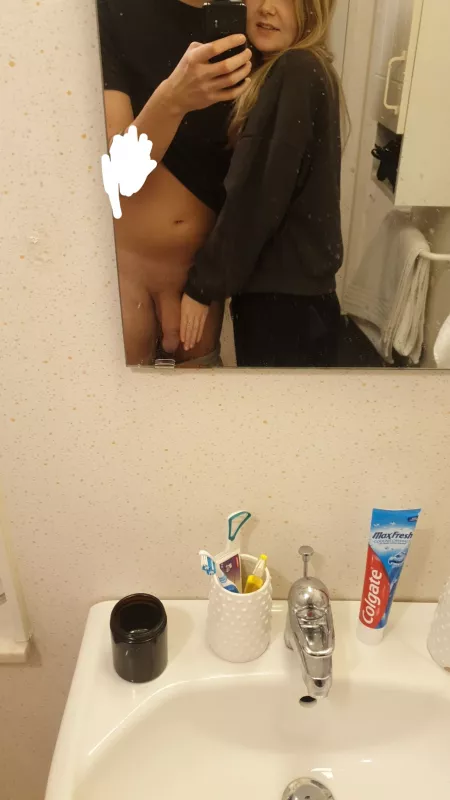 She loves comparing by MrMilanista123