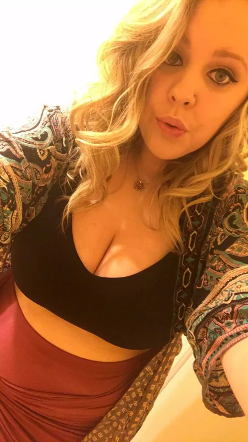 She loves hearing/seeing strangers degrade her and how they would use/share her in a three some with me so if you want to degrade or role play kik teddyrap by halfdaddy94