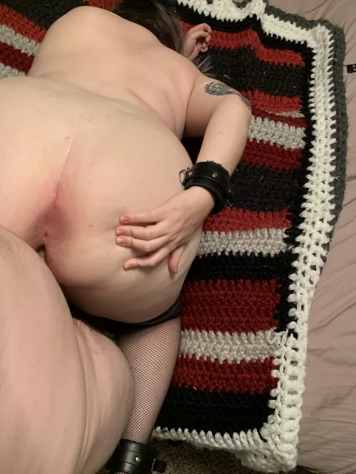 She loves spreading for the people! by zzbang3