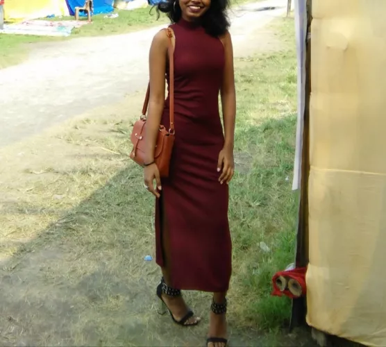 She loves to play. Tell her how you want to fuck her by tropicana30