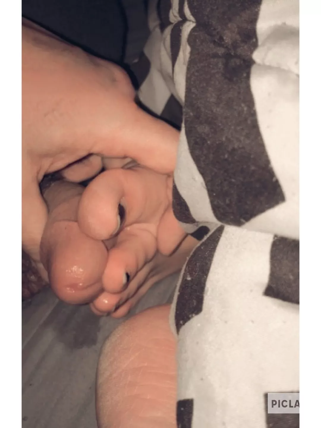 She loves when I slide my dick between her toes 💦 rate her pic 1-10 posted by Rizeabove44