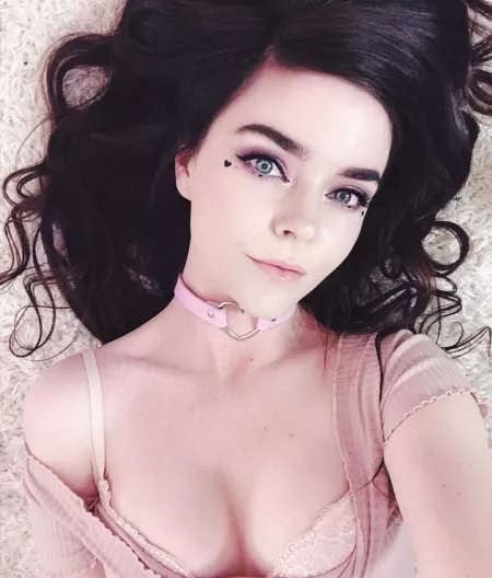 She makes my heart melt by Doctor-049